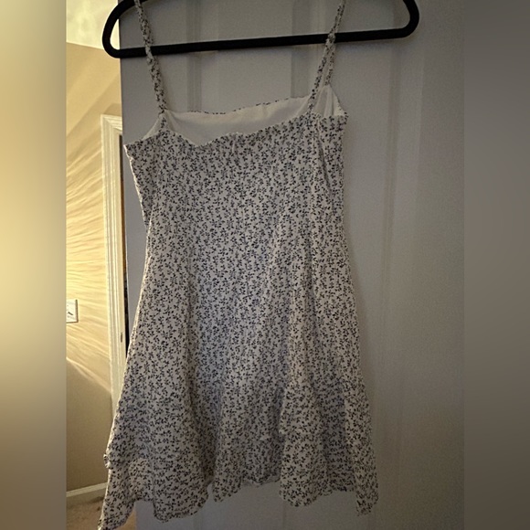 Princess Polly ‘Geni Mini Dress’ White and Navy Floral Mini Dress - Picture 2 of 3